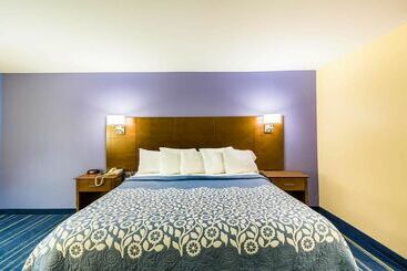 هتل Days Inn By Wyndham Hartford/closest Downtown