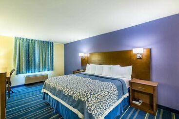 هتل Days Inn By Wyndham Hartford/closest Downtown