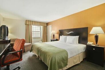 هتل Days Inn By Wyndham Shelburne/burlington