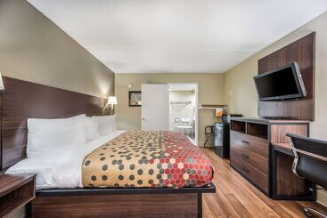 هتل Econo Lodge Inn & Suites University