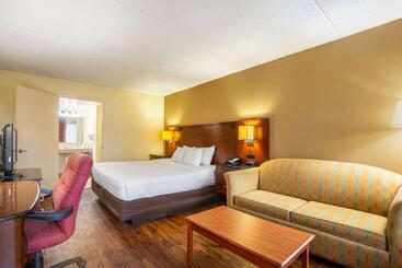هتل Econo Lodge Naval Station Norfolk
