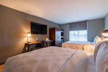 هتل Four Points By Sheraton Brunswick