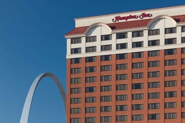 هتل Hampton Inn St. Louisdowntown