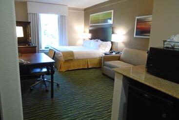 בית מלון כפרי Holiday Inn Express Richmond   Midlothian Turnpike By Ihg