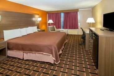 هتل Howard Johnson By Wyndham Conway