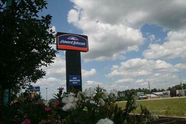 هتل Howard Johnson By Wyndham Hattiesburg
