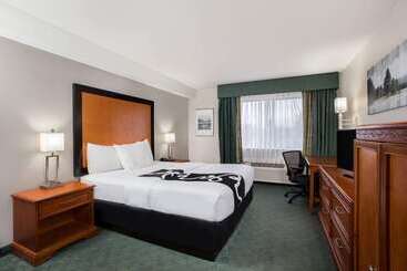 فندق La Quinta Inn By Wyndham Everett