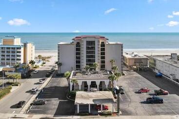 هتل Ocean Crest Inn And Suites