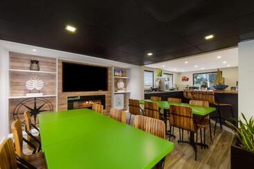 هتل Quality Inn Coliseum
