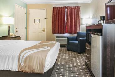 Отель Quality Inn