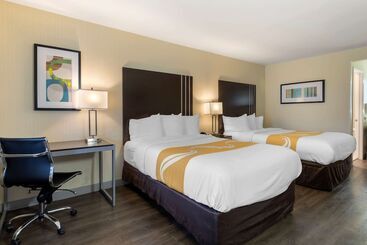 هتل Quality Inn & Suites Camarillooxnard