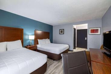 فندق Travelodge By Wyndham Brooklyn Center