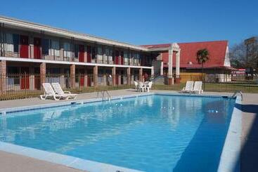 酒店 Baton Rouge West Inn
