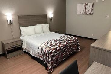 בית מלון כפרי Hometowne Studios By Red Roof Auburn Hills