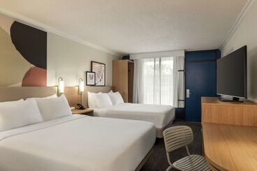 ホテル Spark By Hilton Sarasota Siesta Key Gateway