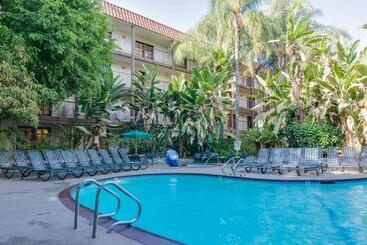 Buena Park Grand Hotel & Suites