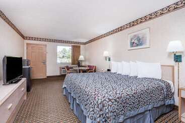 هتل Days Inn By Wyndham Byron