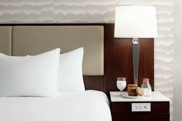 هتل Doubletree Suites By Hilton Phoenix