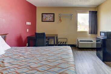 Отель Econo Lodge Town Center