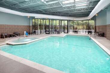 هتل Embassy Suites By Hilton Atlanta Perimeter Center