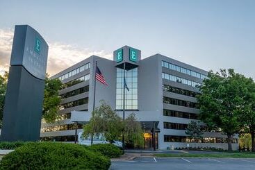 ホテル Embassy Suites By Hilton Kansas City Overland Park