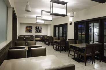 בית מלון כפרי Embassy Suites By Hilton Palm Desert