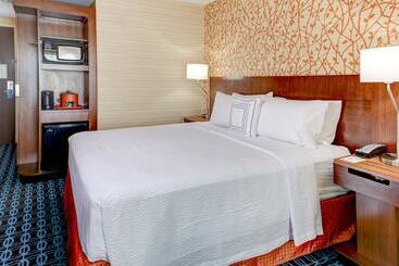 هتل Fairfield Inn & Suites By Marriott Cape Cod Hyannis