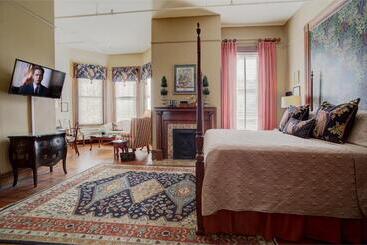 هتل Forsyth Park Inn