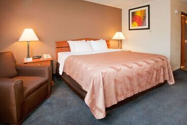 Отель Quality Inn Stadium Area