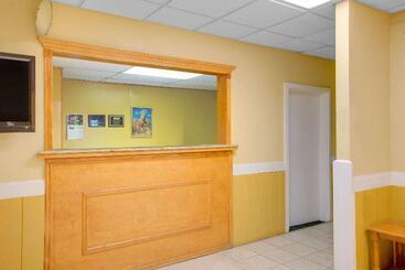 Отель Queen City Inn