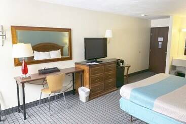 Motel 6 Mcgraw, Ny   Cortland