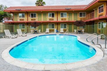 Мотель Studio 6 Suites San Ysidro Ca San Diego South Bay