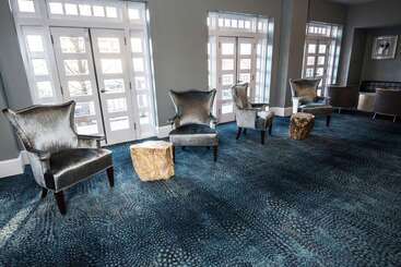 Redmont Hotel Birmingham, Curio Collection By Hilton
