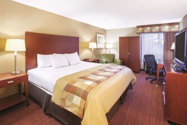 هتل Majestica Inn And Suites
