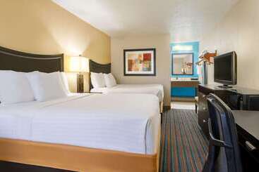 هتل Baymont By Wyndham Nashville Airport