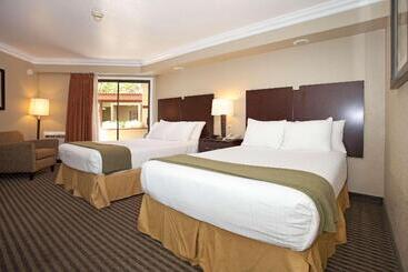 فندق Best Western Plus Wine Country Inn & Suites