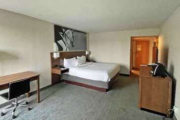 ホテル Clarion Pointe Hopkinsville near The Bruce Convention Center