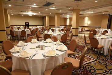 هتل Radisson  Oklahoma City Northwest