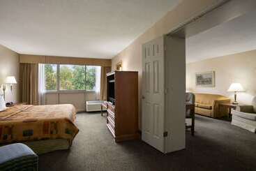 호텔 Days Inn By Wyndham Sidney Oh