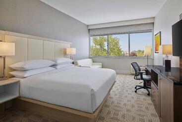 Delta Hotels By Marriott Chicago Willowbrook