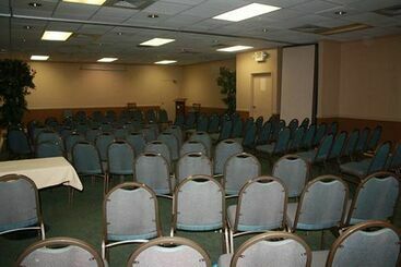 هتل Gainesville Inn & Suites