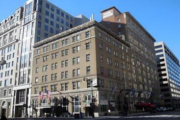 בית מלון כפרי Harrington