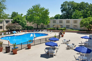 هتل Holiday Inn Country Club Plaza