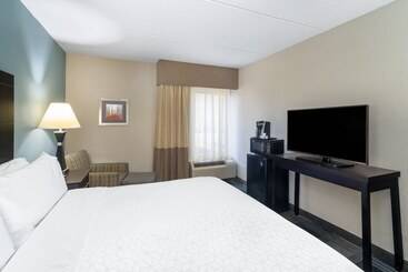 فندق Holiday Inn Express Forsyth, An Ihg