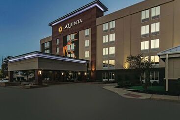 هتل La Quinta By Wyndham Cleveland Airport West