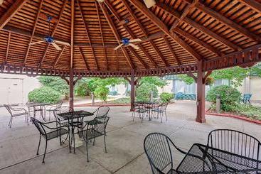 هتل Ramada By Wyndham Fishkill
