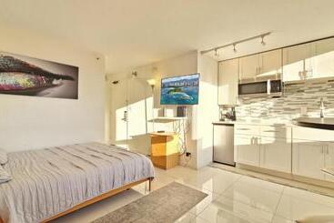 בית מלון כפרי Waikiki Monarch