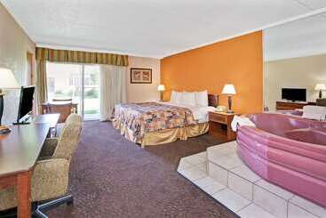 Отель Days Inn By Wyndham Ann Arbor