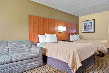 هتل Days Inn By Wyndham Durham/near Duke University