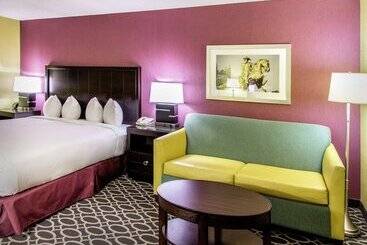 هتل Doubletree By Hilton Richmond Midlothian